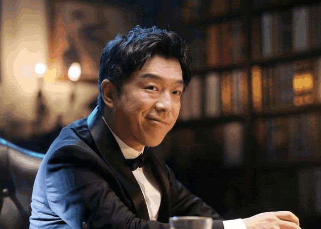 黄渤徐峥友情电影院里的温馨时光,最新电影作品震撼上映!